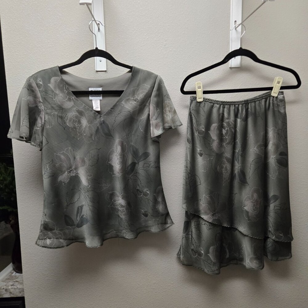 R&M Richards 2pc Layered Skirt Set - Beautiful!